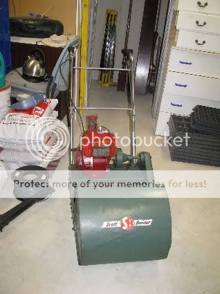 [Linked Image from i905.photobucket.com]