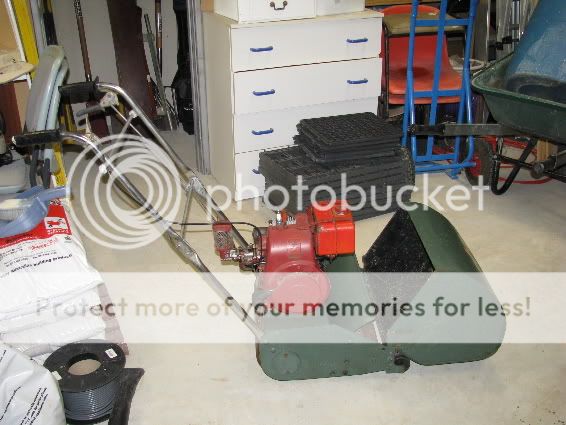 [Linked Image from i905.photobucket.com]