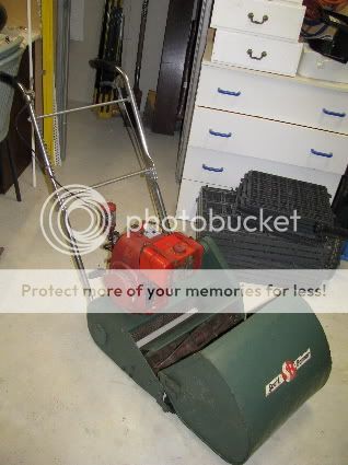 [Linked Image from i905.photobucket.com]